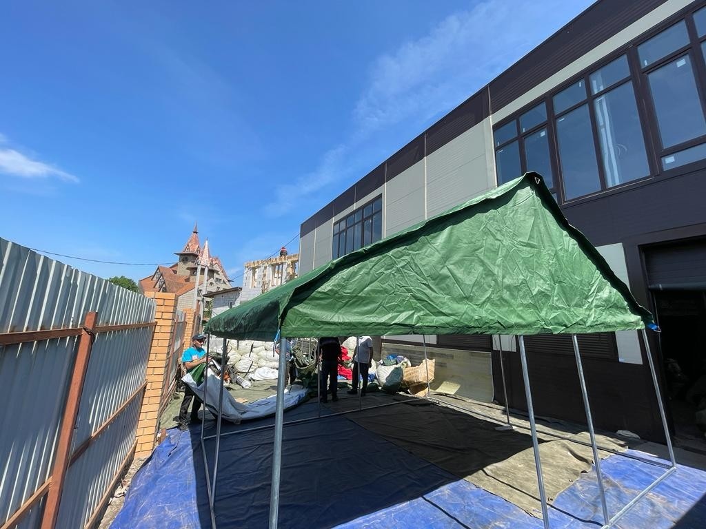 Палатка Каркасная утепленная зеленого цвета 5х6 Палатка Каркасная утепленная зеленого цвета 5х6